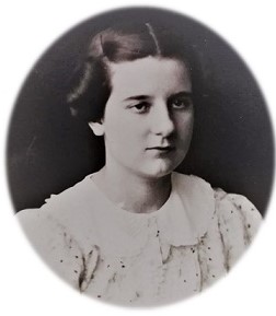 Lucy Perrière Nelly Lucía (Lucy)